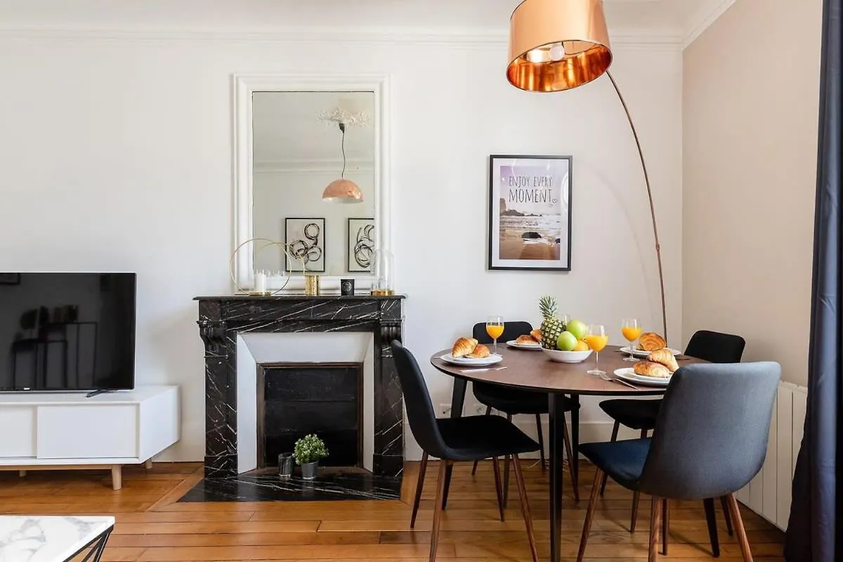 Apartment Latin 1br Area *