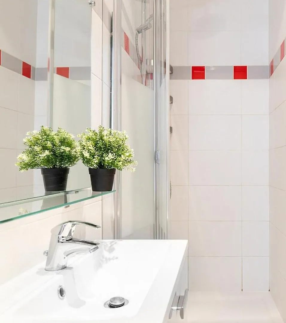 Apartment Latin 1br Area *